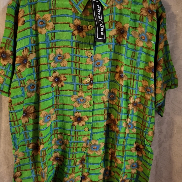 Point one Women's  Short-Sleeve Floral Blouse Size M - Picture 2 of 5